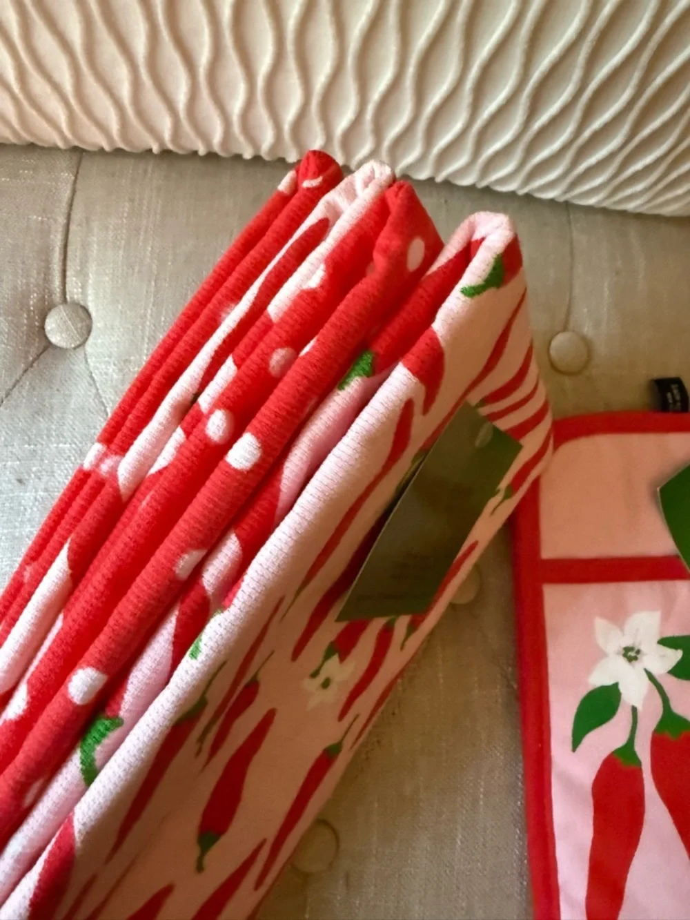 Kate Spade Hot Hot Hot Chili Pepper Kitchen Towel Set & Pot Holder Bundle